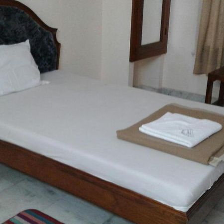 Hotel Geethanjali Residency Bhadrácsalam Kültér fotó
