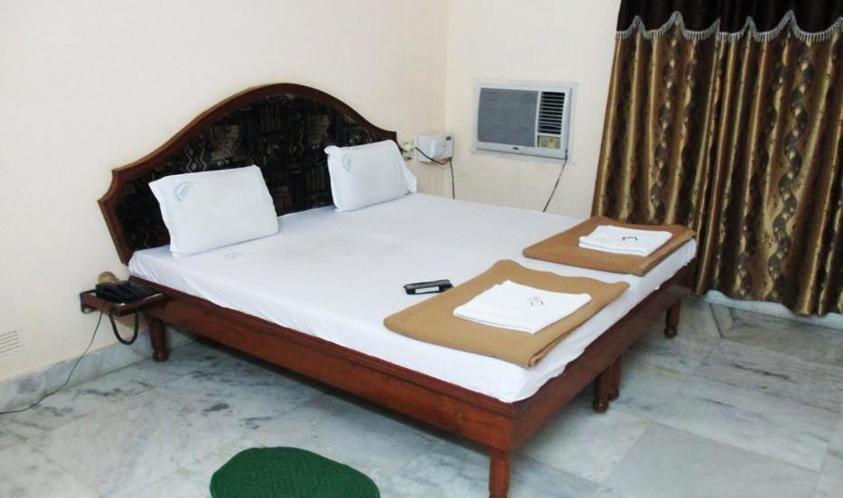 Hotel Geethanjali Residency Bhadrácsalam Kültér fotó