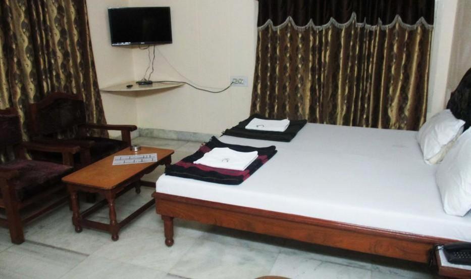 Hotel Geethanjali Residency Bhadrácsalam Kültér fotó
