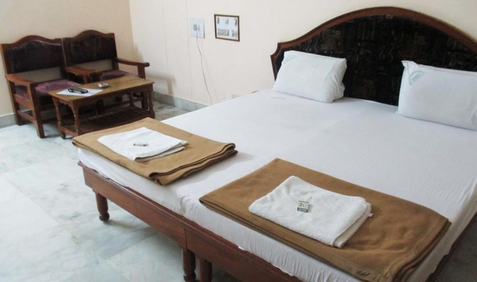 Hotel Geethanjali Residency Bhadrácsalam Kültér fotó