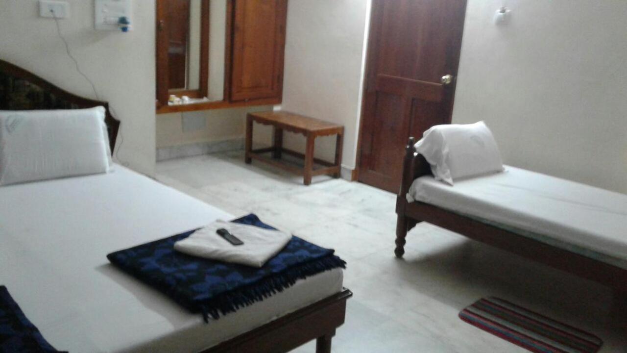 Hotel Geethanjali Residency Bhadrácsalam Kültér fotó