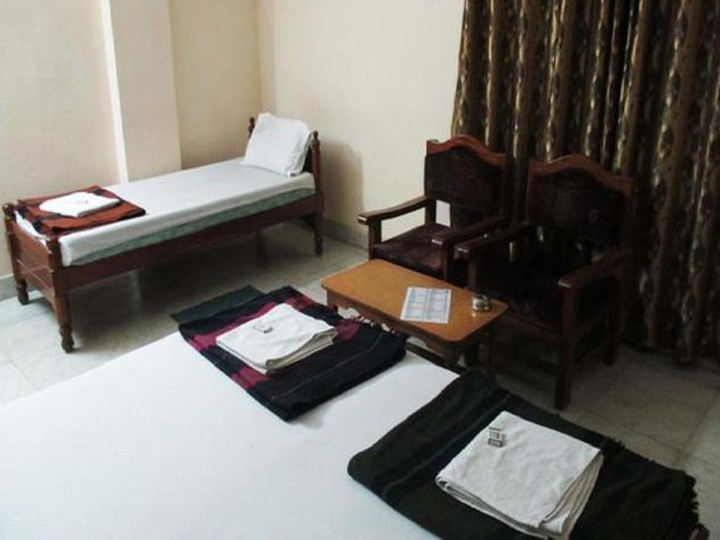Hotel Geethanjali Residency Bhadrácsalam Kültér fotó