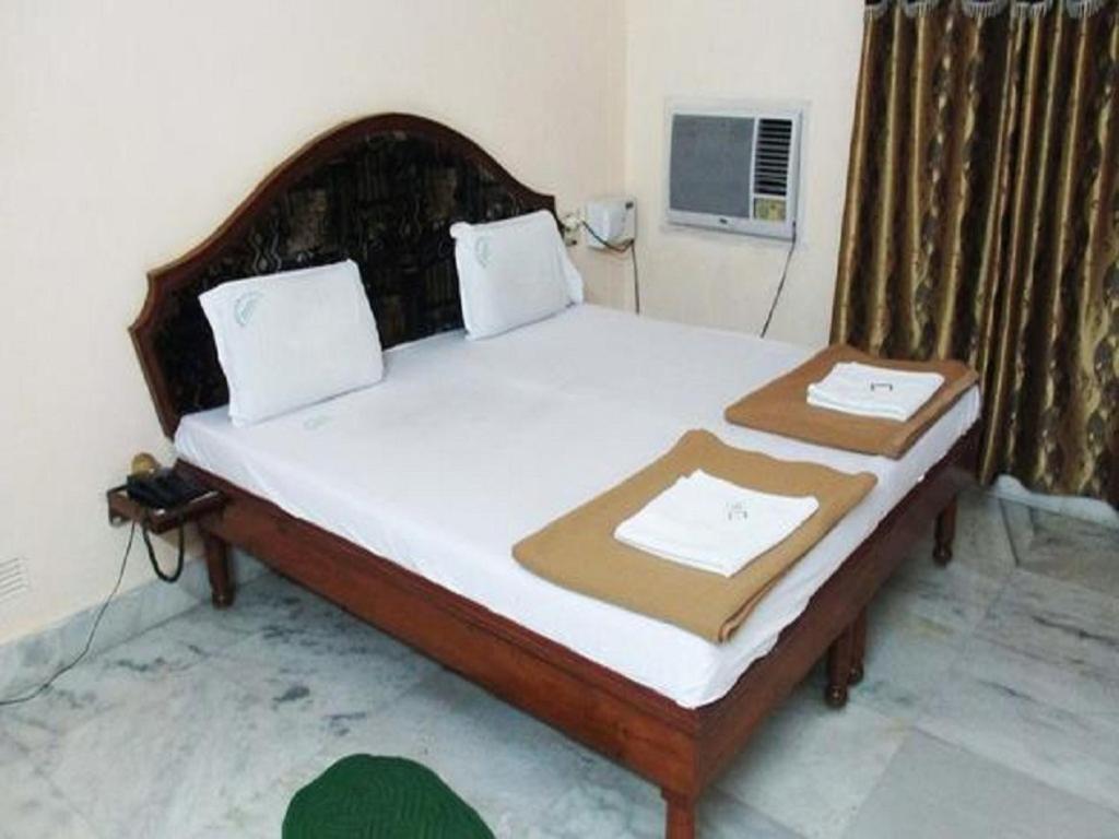 Hotel Geethanjali Residency Bhadrácsalam Kültér fotó
